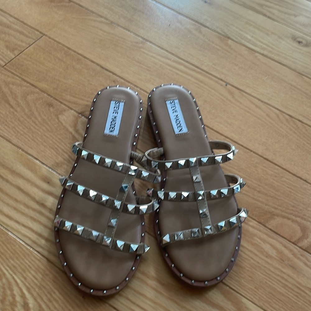 Steve Madden sandals, Brown leather with silver medals embellishments